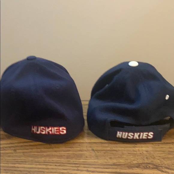 Set of 2 wool blend UCONN baseball caps - Picture 2 of 4